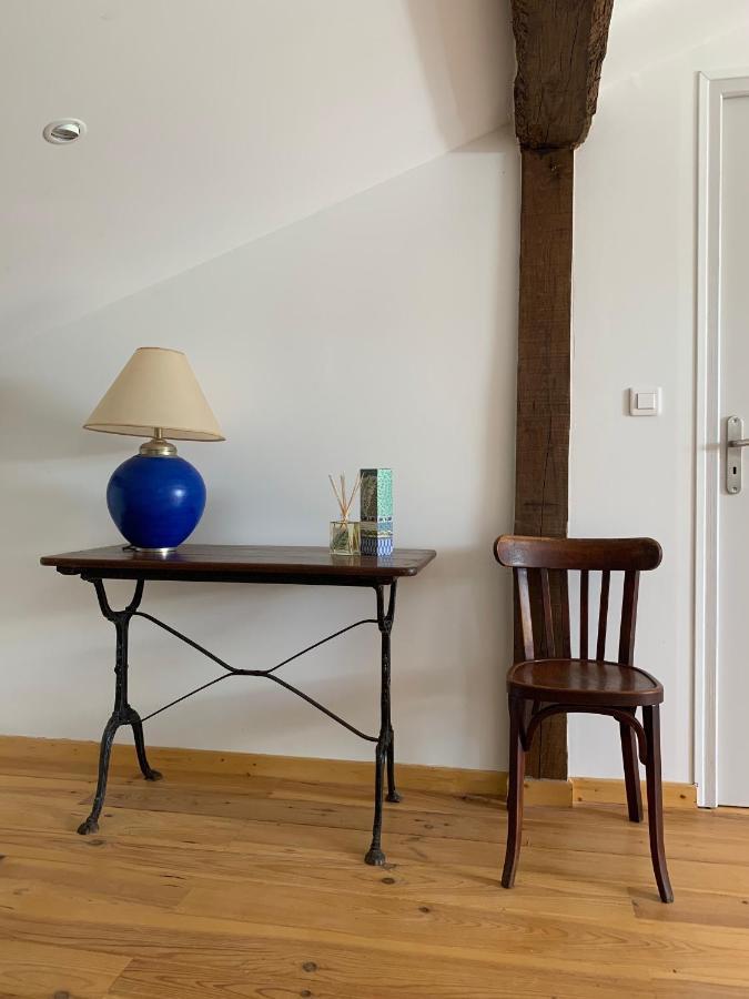 La Vue sur le Clocher Auriac-sur-Vendinelle Extérieur photo