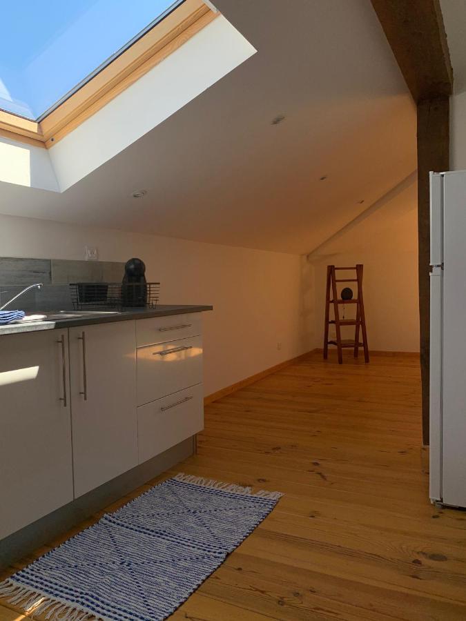 La Vue sur le Clocher Auriac-sur-Vendinelle Extérieur photo