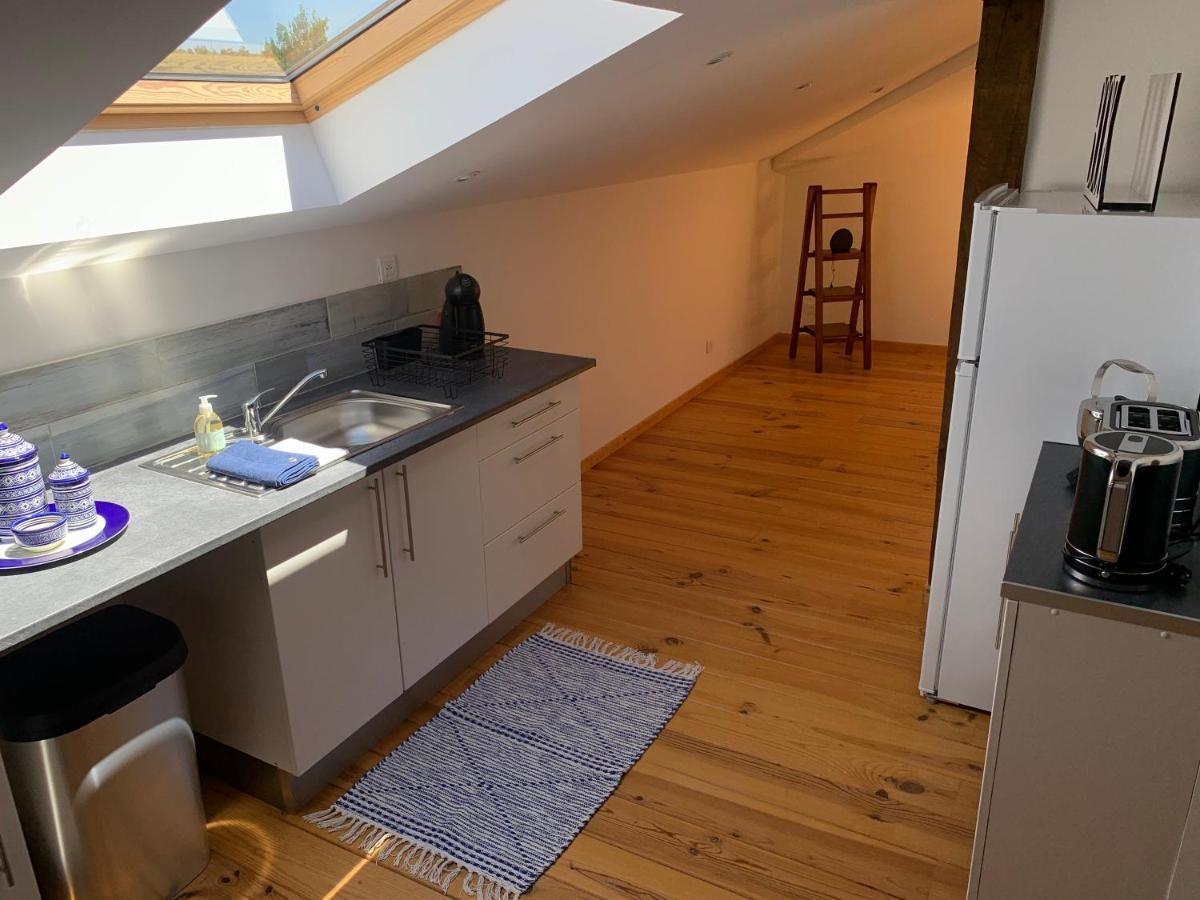 La Vue sur le Clocher Auriac-sur-Vendinelle Extérieur photo